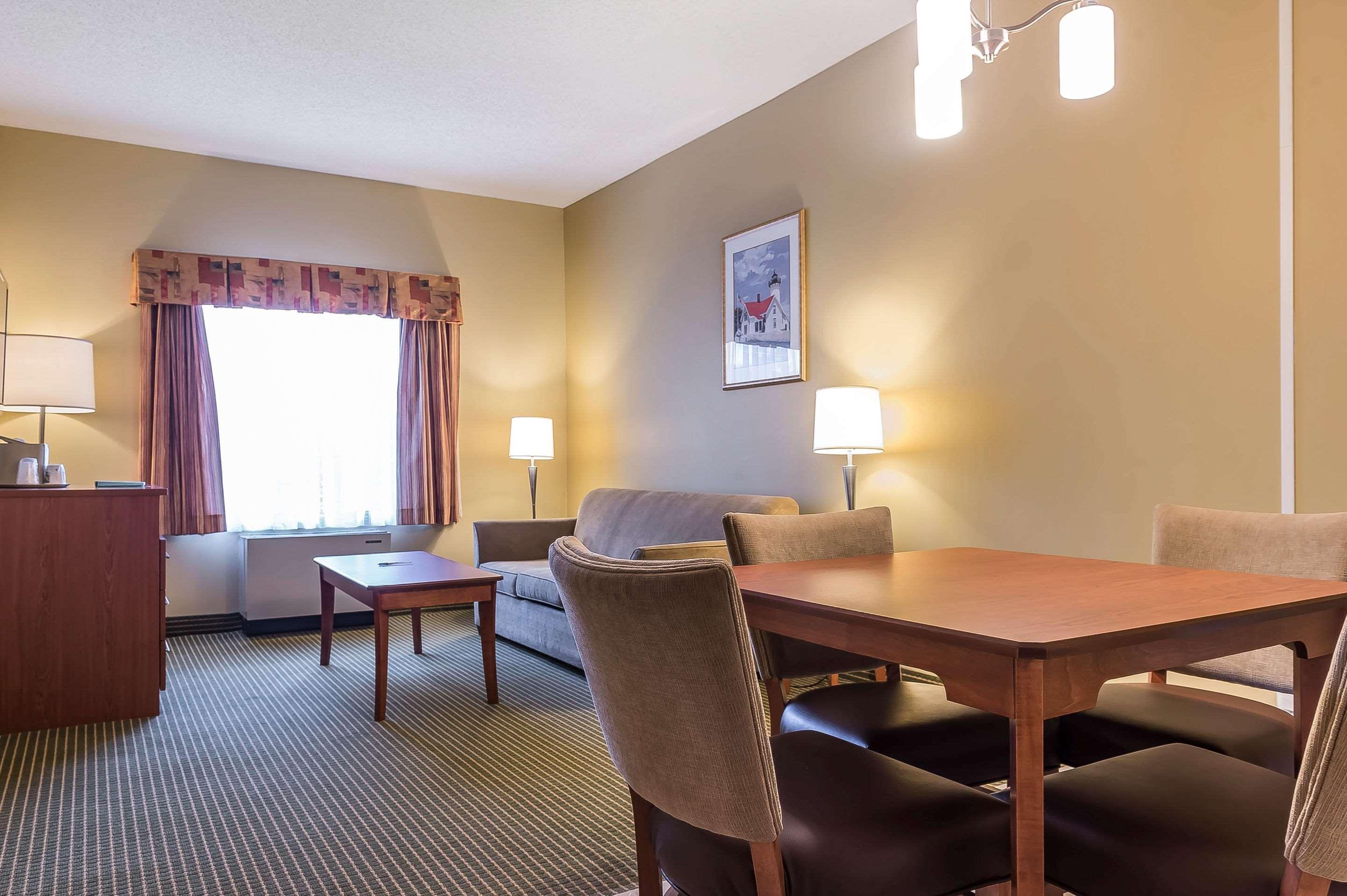 Quality Inn & Suites Hawkesbury Zewnętrze zdjęcie