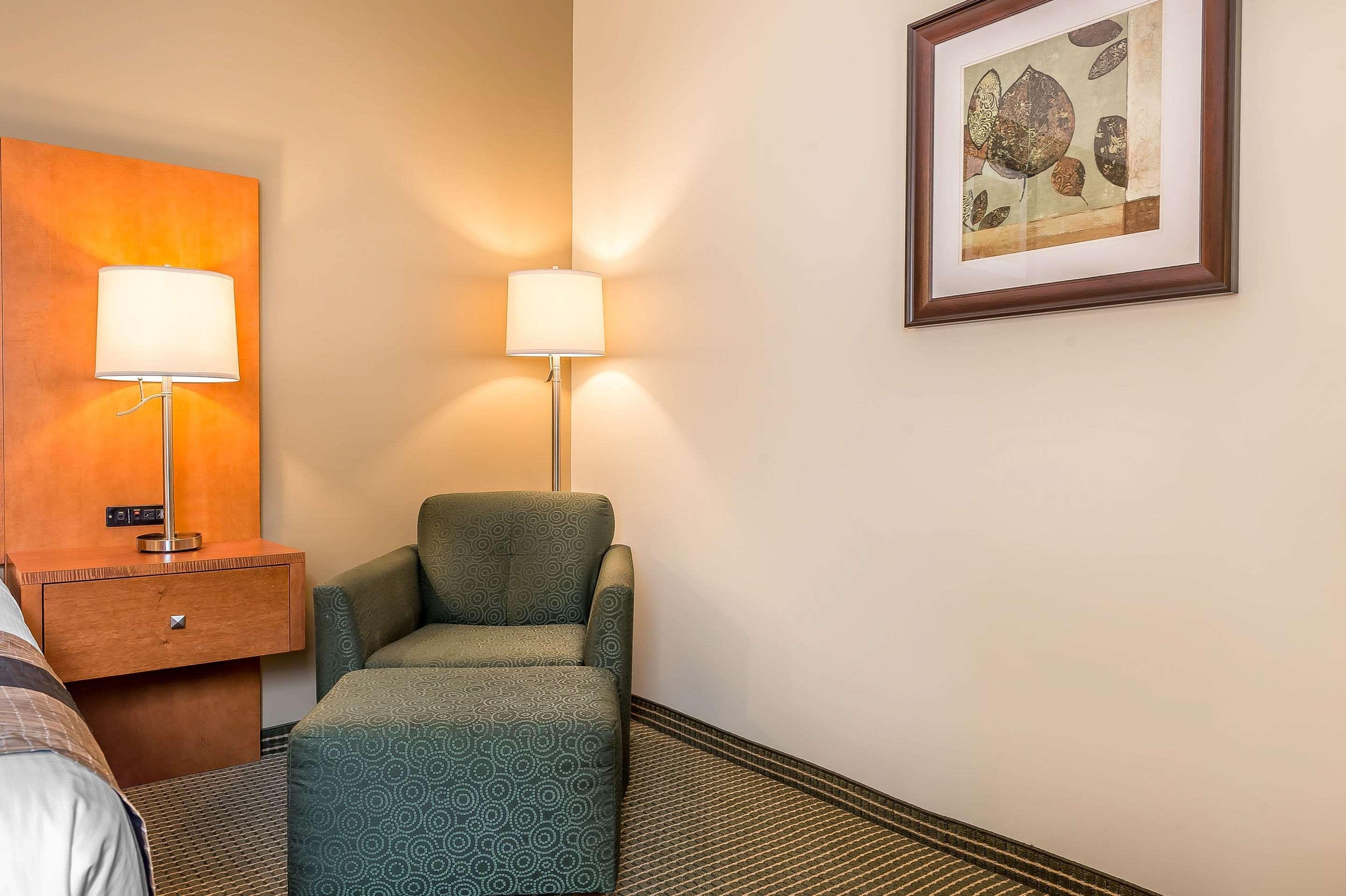 Quality Inn & Suites Hawkesbury Zewnętrze zdjęcie