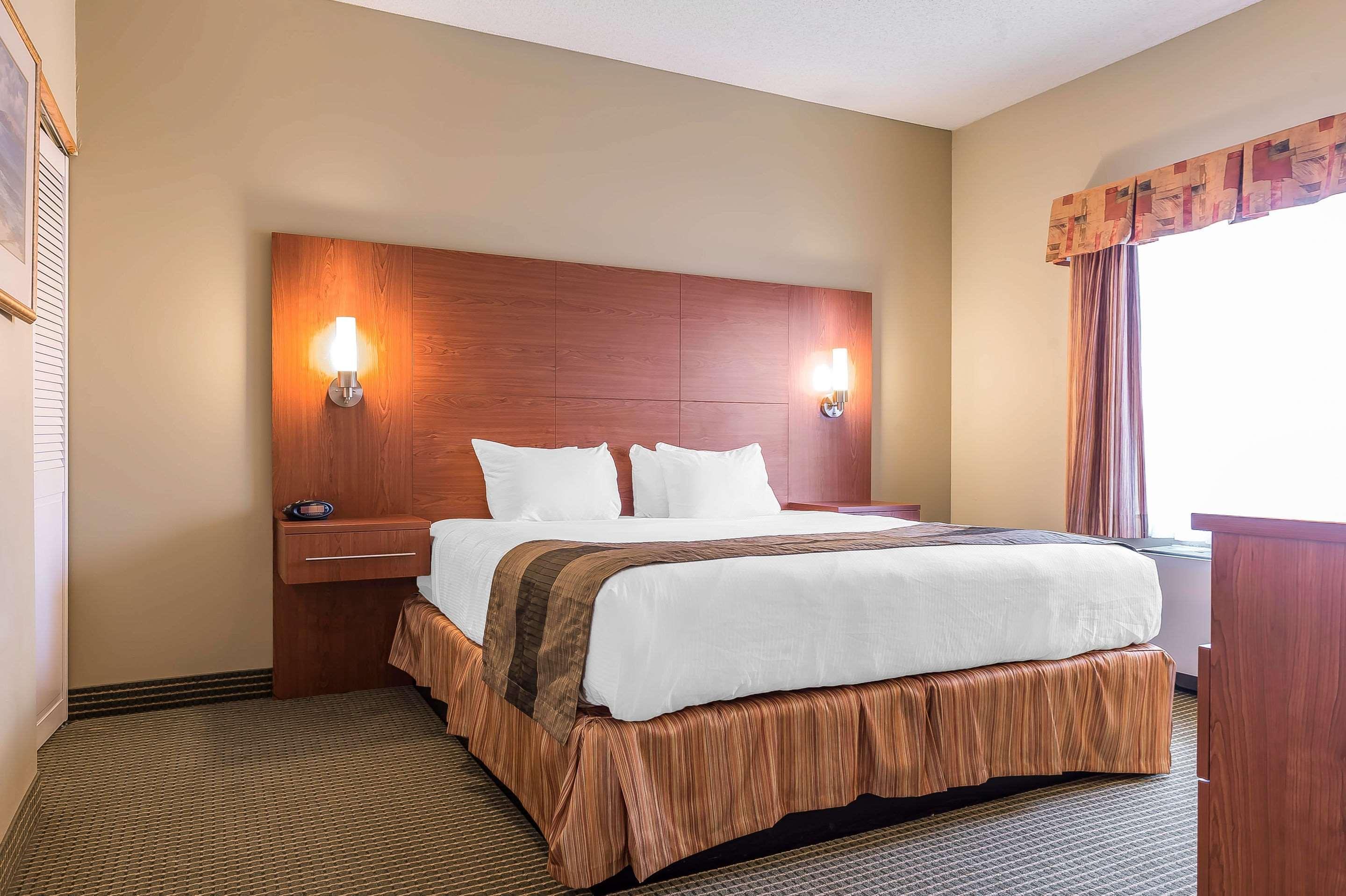 Quality Inn & Suites Hawkesbury Zewnętrze zdjęcie