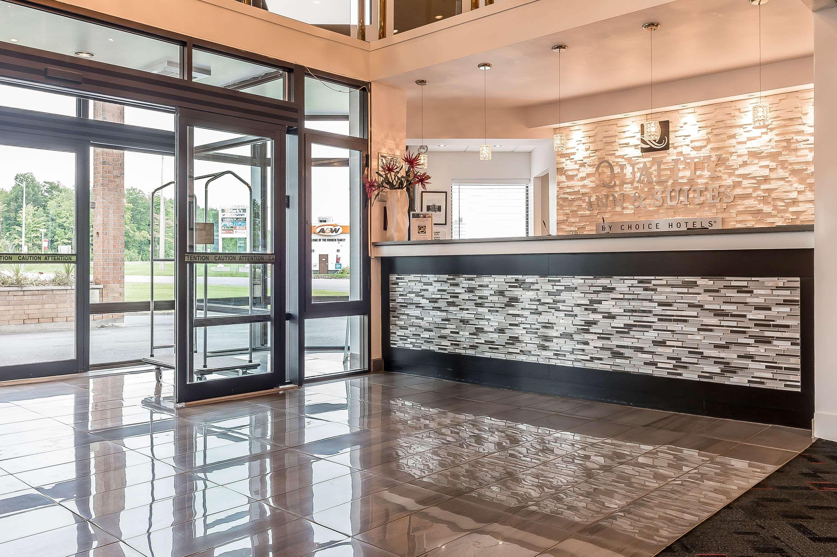Quality Inn & Suites Hawkesbury Zewnętrze zdjęcie