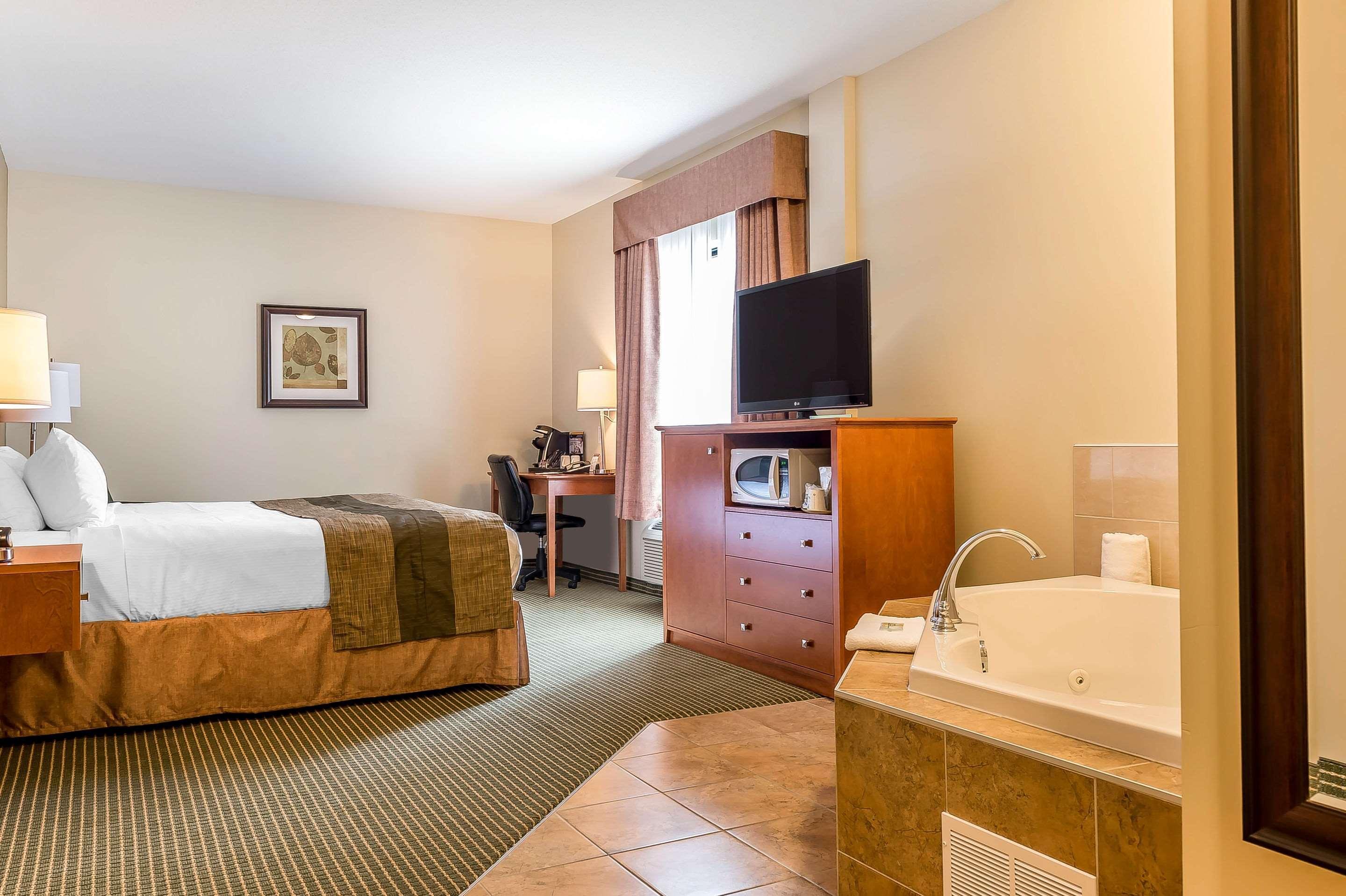 Quality Inn & Suites Hawkesbury Zewnętrze zdjęcie