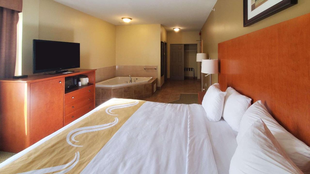 Quality Inn & Suites Hawkesbury Zewnętrze zdjęcie