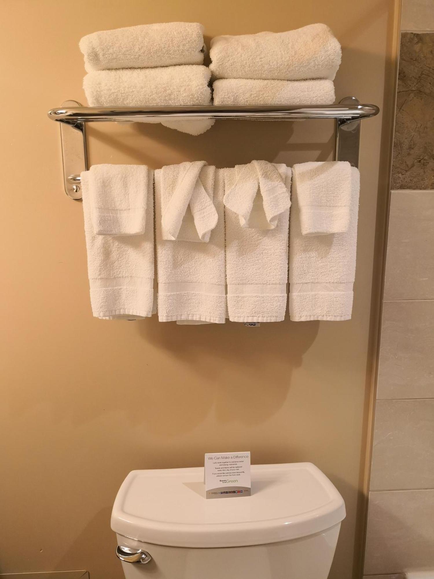 Quality Inn & Suites Hawkesbury Zewnętrze zdjęcie