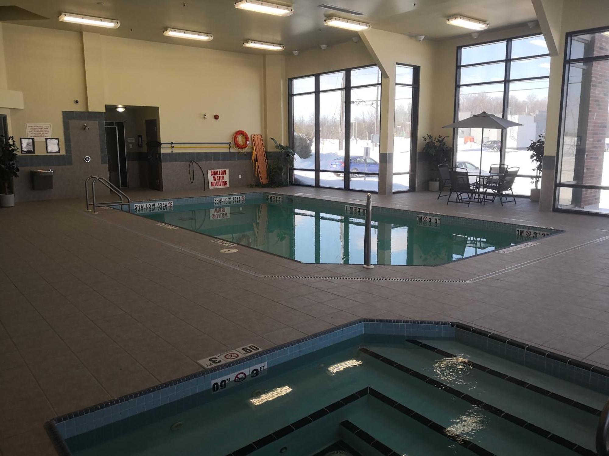 Quality Inn & Suites Hawkesbury Zewnętrze zdjęcie