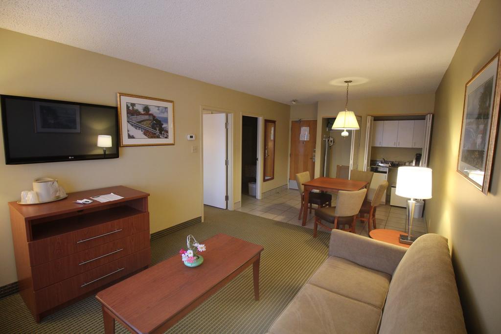 Quality Inn & Suites Hawkesbury Zewnętrze zdjęcie